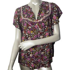 Democracy/ Wit & Wisdom Purple Floral Flutter short sleeve Top